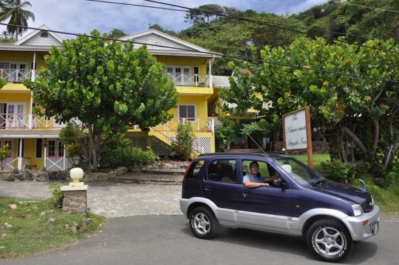 Partida de Speyside em direção à Crownpoint. Mão inglesa em  Tobago